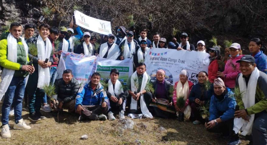 प्रकृति संरक्षण अभियान्ता पिके शेर्पाको सहयोगमा वृक्षरोपण कार्य सम्पन्न